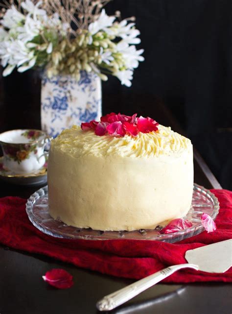 Southern red velvet cake is usually a tall layer cake, slathered with cream cheese icing and studded with pecans. Vertical Layer Red Velvet Cake with Cream Cheese Icing ...