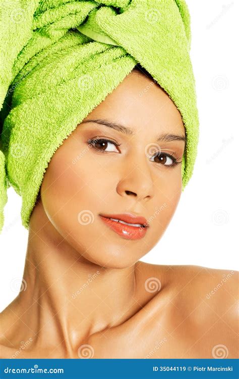Retrato De La Mujer Desnuda Hermosa Con El Turbante Imagen De Archivo Imagen De Hermoso