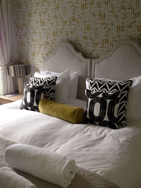 Lime green and white bedroom. Lime green grey and black and white hotel room | Master ...