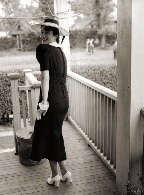 What Did Women Wear In The S Here Are Vintage Snapshots Show