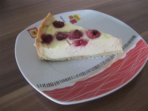 A typical cake served for german coffee time. Himbeerkuchen Rahmkuchen mit Himbeeren - Rezept mit Bild ...