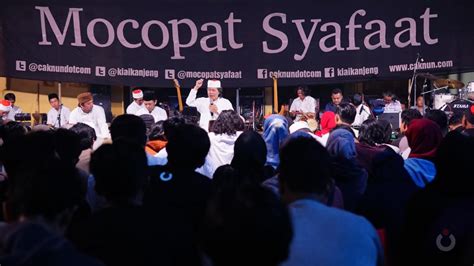 Kalimat resensi yang tepat untuk menggabarkannya adalah …. Tiga Jenis Manusia dan Perjuangan Demokrasi Nubuwah ...