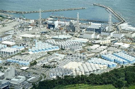 東日本大震災での福島原発事故を契機に脱原発の旗手となった小泉氏は「ピンチはチャンス。 東京も入る。 住民約５０００万人が避難しなくちゃいけない。 避難しろって言ってもできない。 自分なりに勉強していくと、日本の原発は安全、コスト安い、ｃｏ２を出さないクリーンエネルギー。 福島原発事故はまだ終わっていない。放射能汚染水の大量海洋 ...