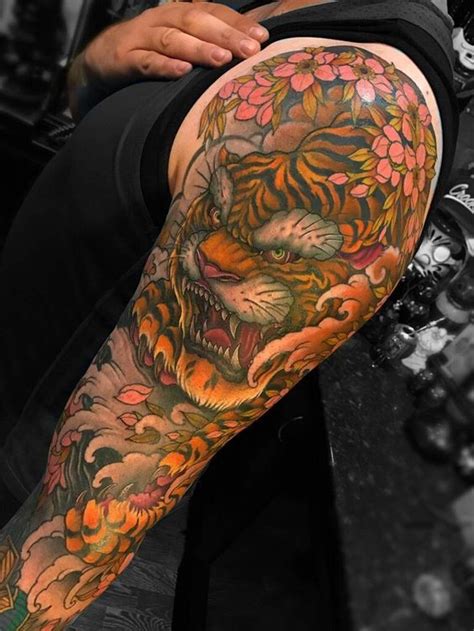 Lion is the symbol of sun and embodiment of passion as tiger. Traditional Japanese Tattoo Meanings - tora | Japanese ...