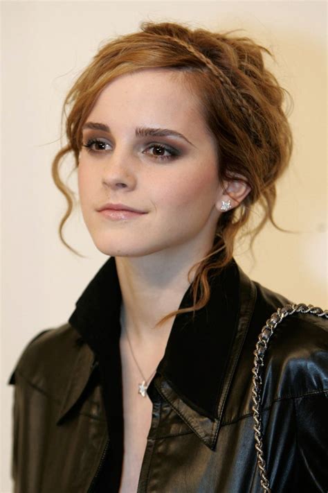 A Deep Dive Into Emma Watsons Hair History Emma Watson Hair Emma Watson Makeup Hair Styles