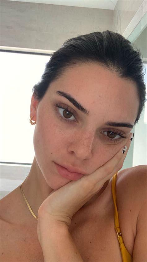 No Makeup Kendall Jenner Natural Face In 2019 Barefaced Kendall Jenner Skin Barefaced Beauty