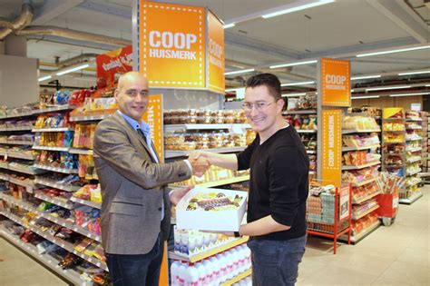 Best dining in oldebroek, gelderland province: Supermarkt Coop Steert sponsort Blauw Wit - Blauw Wit ...