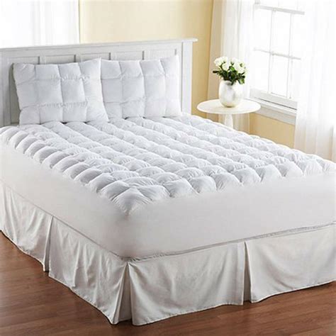 We are going to start our review section with this unit that oaskys is offering. King Size Mattress Pad Cover Pillow Top Topper