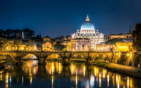 Vatican City Walking Tour By Night