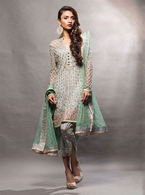 Latest trends in pakistani and indian fashion industry. Latest Pakistani Party/Wedding Wear Dresses 2017 for Women ...