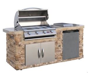 An overview of outdoor kitchen construction options. Outdoor Kitchens: Custom vs Prefab & What Do They Cost?