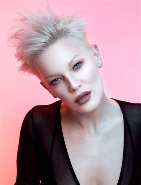 Dafür sind wir hier, um sie zu frisuren zu inspirieren, die derzeit beliebt sind. 2019 Ab 60 Frisuren Damen 2020