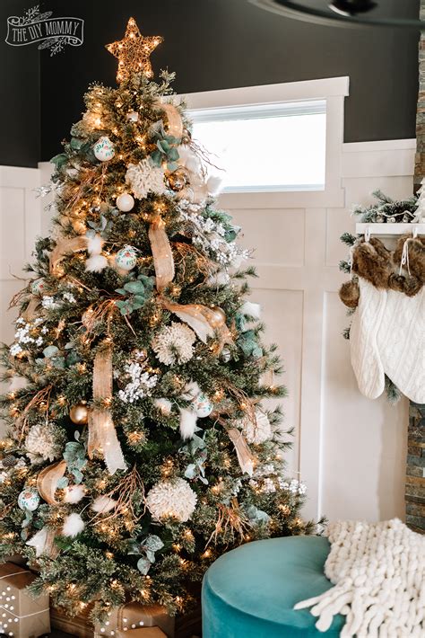 Christmas Tree Decorating Ideas Images Check Out These Decorating Ideas To Turn Your Christmas