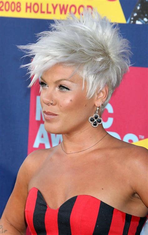 This digital photography of singer pink striking celebrity short hairstyles has dimension 600x500 pixel. Pin on Hair I love