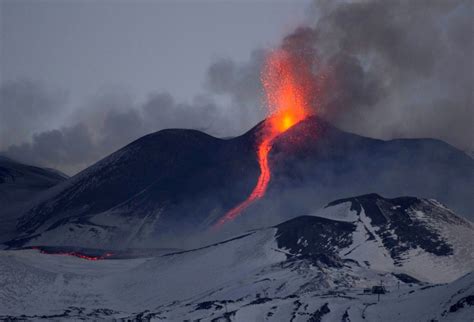 There She Blows Italys Mount Etna Erupts Live Science