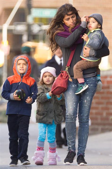 Check spelling or type a new query. Familie McConaughey-Alves: Camila, Matt und ihre Mini ...