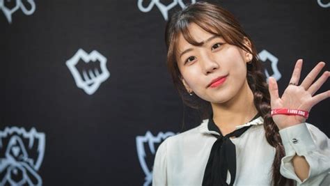 Explore tweets of jeesun park @zeetwoz2 on twitter. MC Park Jeesun tại CKTG 2019, trách nhiệm của một "truyền ...