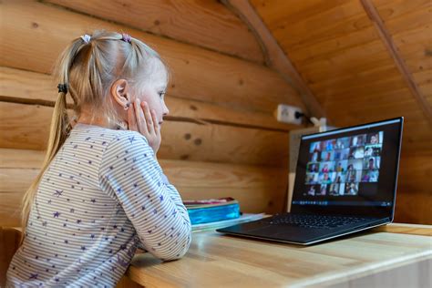 Start studying powrót do szkoły. Powrót do szkół: Tylko najmłodsze dzieci wrócą do szkół po feriach? - RODZICE.PL - Ciąża, Poród ...