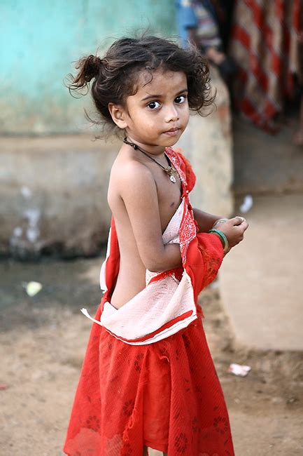 町角の少女 インド 2007