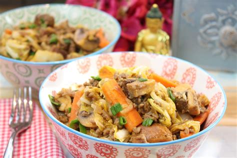 Veggie mit wenig kalorien für vegetarier. Low Carb Chinakohl-Hacktopf mit Kokos - Happy Carb Rezepte