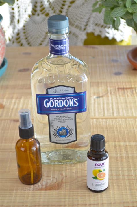 According to cdc guidelines, hand sanitizer should be at least 60% alcohol. Homemade Hand Sanitizer Spray (Without Aloe Vera)