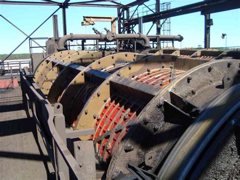 This is a rotary trommel screen for aggregates material of the crushed stone. Rotary Trommels | McLanahan