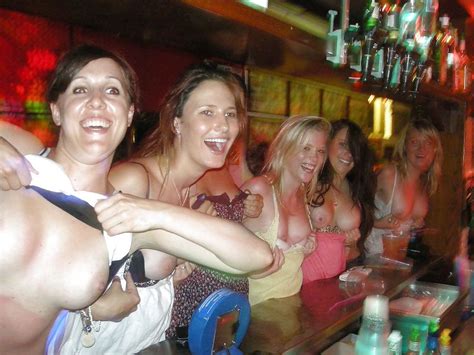 Drunk Girls Flashing Tits At The Bar 32 Pics