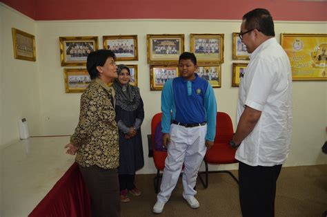 Vt selle ettevõtte 2 suhtlusvõrgustiku lehekülge, sh google ja foursquare jm. Dato Latt Shariman: Menghadap YTM Tunku Panglima Besar ...