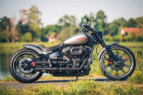 Thunderbike Redline • customized Harley-Davidson Breakout FXBR