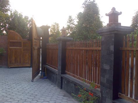Kumpulan Model Pagar Rumah Stil Bali | Rumah Minimalis Sobat