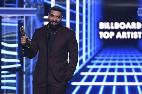 drake has huge night at billboard awards wins top artist