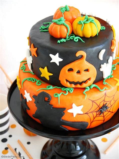 A Super Easy Two Tier Halloween Cake Halloween Cakes Easy Scary