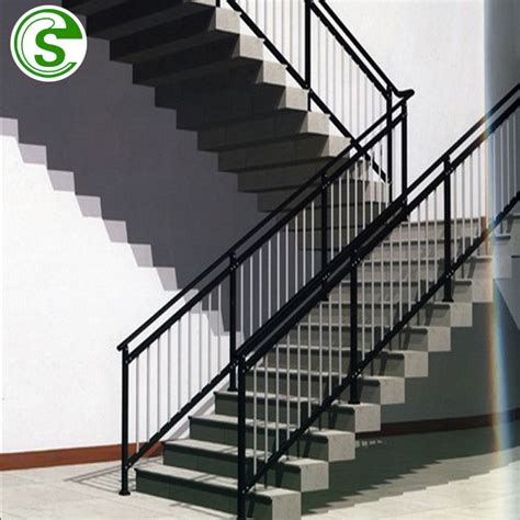 China Powder Coating Handrail Iron and Steel Stair Railing Design