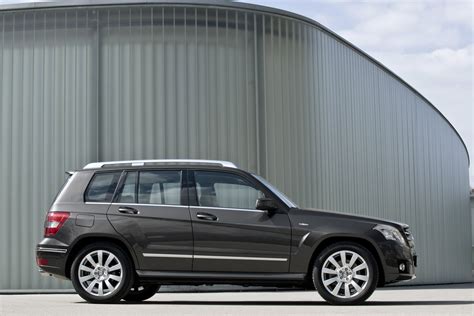 Benz's boxy but then we got behind the wheel of the glk350 along the narrow, scenic, and surprisingly entertaining roads. 2010 Mercedes-Benz GLK-Class - HD Pictures @ carsinvasion.com