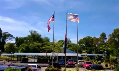 Bendera di stars dikibar separuh tiang sempena kemangkatan kdymm sultan kedah. Bendera Johor, daerah kibar separuh tiang - Utusan Digital