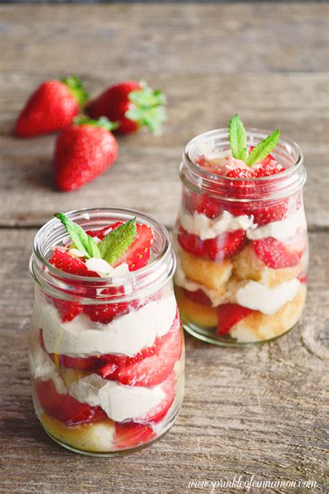 Try tiramisu, party stylecasa veneracion. Strawberry mascarpone mini trifles - Sprinkle of cinnamon ...