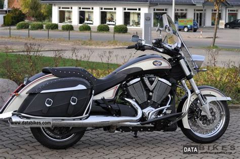 Victory cross country and cross roads core technology. 2012 VICTORY Crossroads LE RETRO