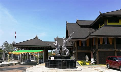 Manakala, di sabah, penyerahan sabah kepada british tidak mendapat sebarang tentangan yang berkesan dalam kalangan rakyat tempatan. Jalan-Jalan: Pontianak Pt 4 - Masjid Raya Mujahidin ...