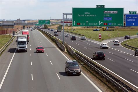 Elektronické dálniční známky vstupují v nové známky si však můžete koupit již nyní a jejich platnost je možné až o 3 měsíce odložit, uvedl. Senátoři kývli na elektronické dálniční známky. Změní se doba, po kterou kupon platí - Aktuálně.cz