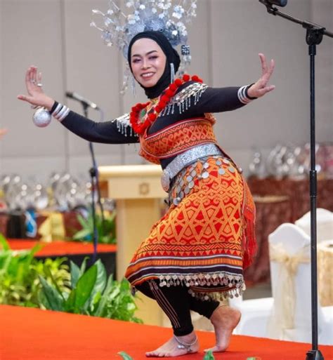 Ibu Tunggal Bangga Menang Pertandingan Ratu Cantik Di Sabah Utusan