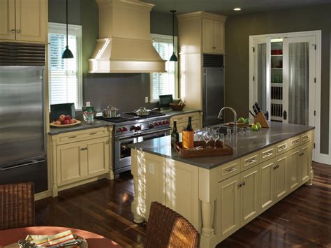 Apr 04, 2016 · fixing the kitchen proved inexpensive, thanks to subway tiles and plenty of white paint, and a few bargains: 1940s Kitchen Decor: Pictures, Ideas & Tips From HGTV | HGTV