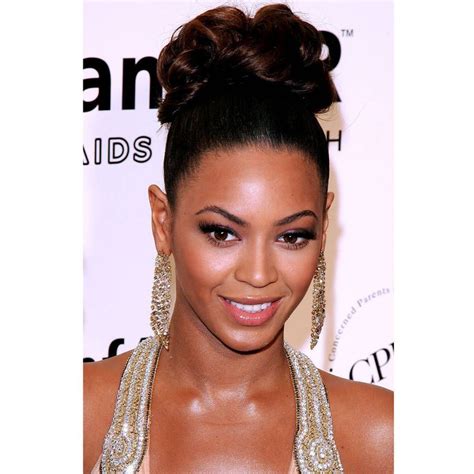 Chignon bouclé (avec images) | Chignon, Chignon bouclé ...