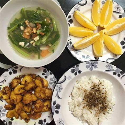 Anda juga hendaklah mengurangkan makanan bergoreng, makanan segera, konfeksi, kek dan menu ini bukan sahaja enak ketika berpantang tetapi juga untuk anda yang ingin berdiet dan. Makanan Orang Berpantang: 25 Makanan Berpantang Yang Boleh ...