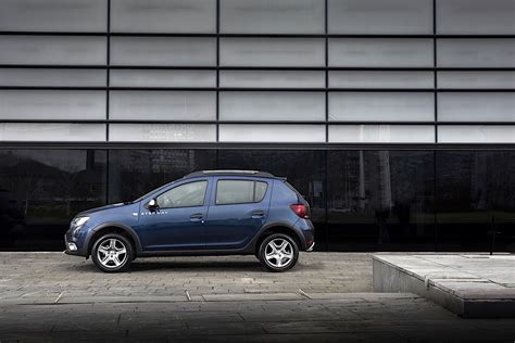 Spacious and practical, designed to drive in all road conditions. DACIA Sandero Stepway specs & photos - 2016, 2017, 2018, 2019, 2020 - autoevolution