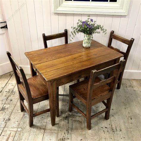Able to accommodate up to six chairs, the valerie dining table is the perfect size for a smaller dining room or kitchen. Small 19thC Welsh Pine Farmhouse Kitchen Table - Antiques ...