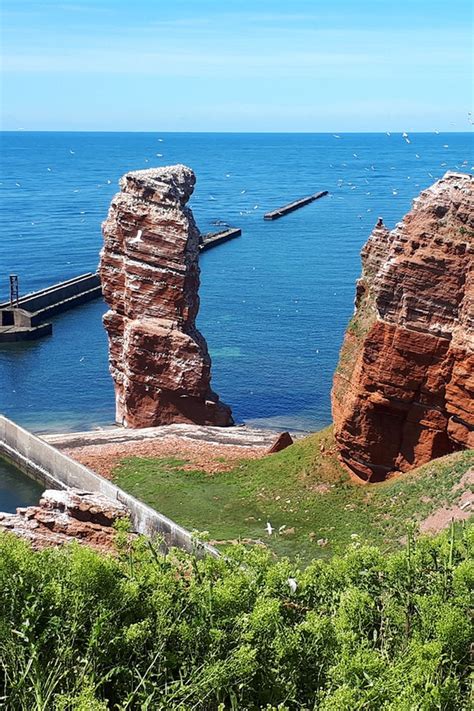 Helgoland ist einer der außergewöhnlichsten orte deutschlands. Helgoland: Rote Felseninsel in der Nordsee | NDR.de ...