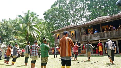Tawaran adalah dipelawa daripada warganegara malaysia yang berkelayakan untuk memohon bagi mengisi jawatan kosong sebagaimana berikut: Terokai Kampung Budaya Terengganu - One Stop Centre ...