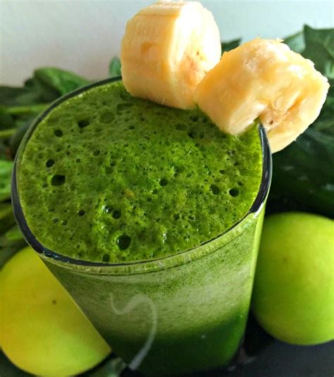 Your produce should be organic and under two days old (locally grown). Healthy Green Lemonade Juice / Easy Recipe