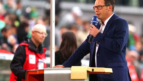 Mit der neuen live stream website kommen sie noch leichter an ihre lieblingssendungen und livestream. Opdenhövel im ARD-Livestream: "Schwindelige Fifa-Flöten ...