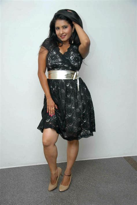 desi actress pixerdesi shubha punja inner thigh show sitting upskirt in mini skirt on chair